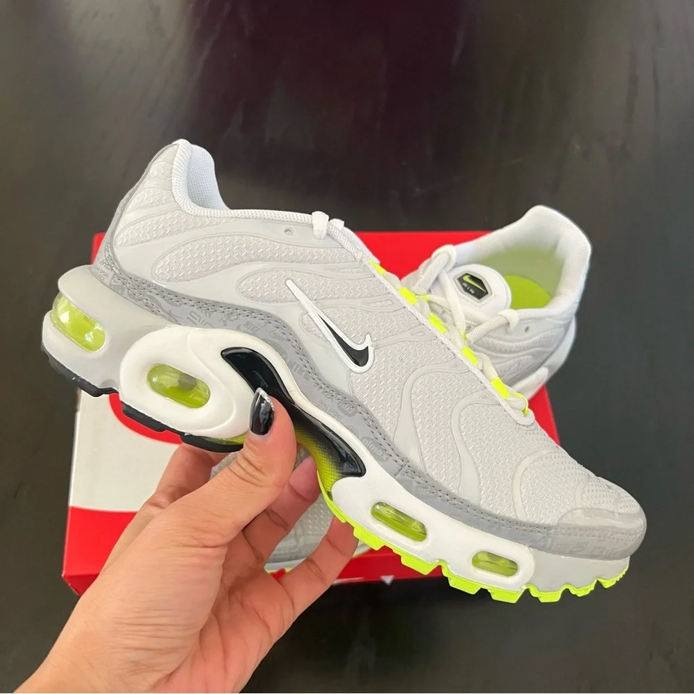 ✔️NIB✔️ NIKE Air Max Plus Retro Air Max Logo GS - Picture 2 of 12